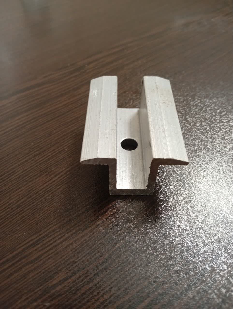 https://aluminiumcenter.ir/product/113/%DA%A9%D9%84%D9%85%D9%BE-%D9%85%DB%8C%D8%A7%D9%86%DB%8C-%D9%BE%D9%86%D9%84-%D8%AE%D9%88%D8%B1%D8%B4%DB%8C%D8%AF%DB%8C/