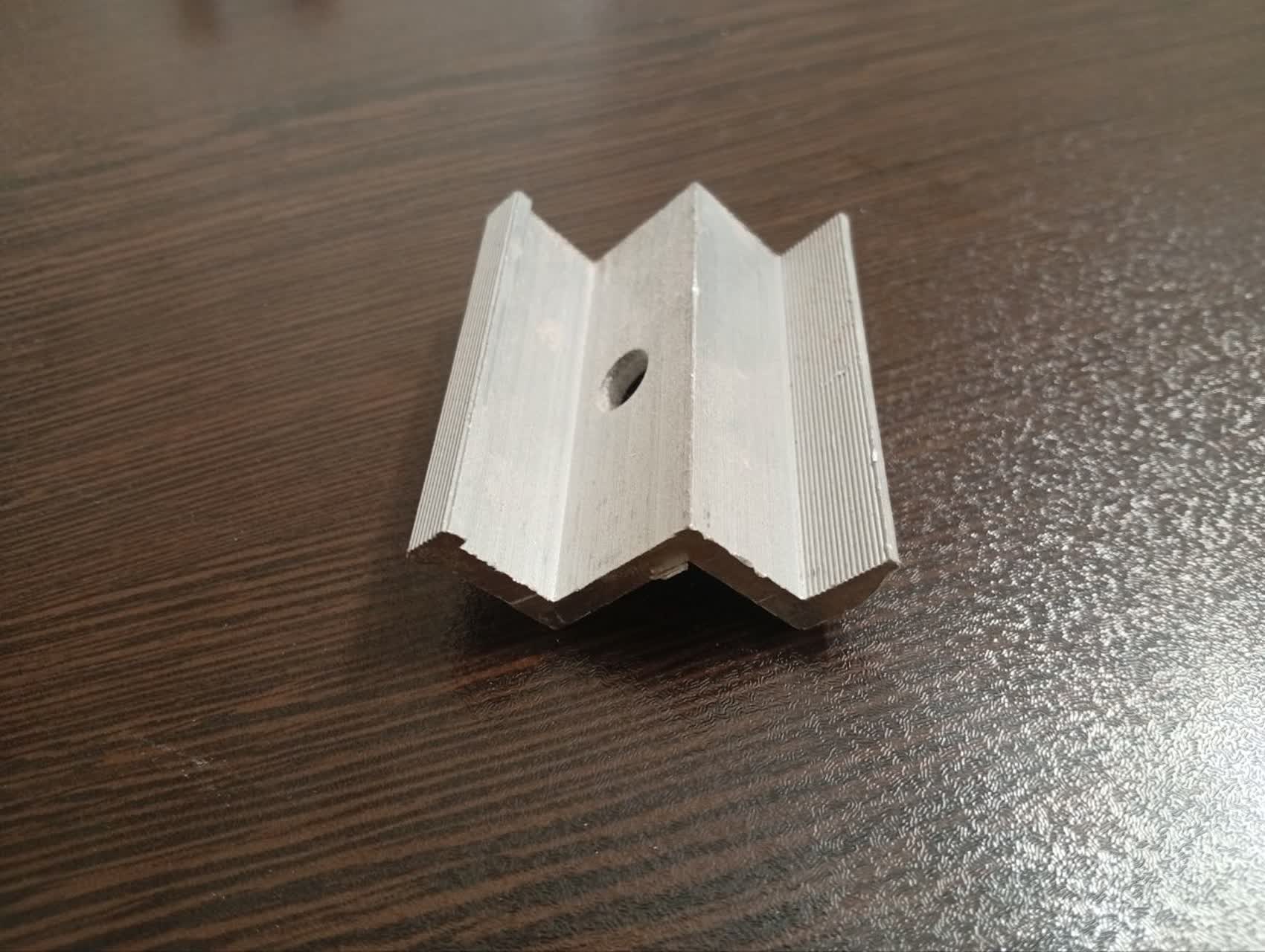 https://aluminiumcenter.ir/product/114/%DA%A9%D9%84%D9%85%D9%BE-%D8%A7%D9%86%D8%AA%D9%87%D8%A7%DB%8C%DB%8C-%D9%BE%D9%86%D9%84-%D8%AE%D9%88%D8%B1%D8%B4%DB%8C%D8%AF%DB%8C/